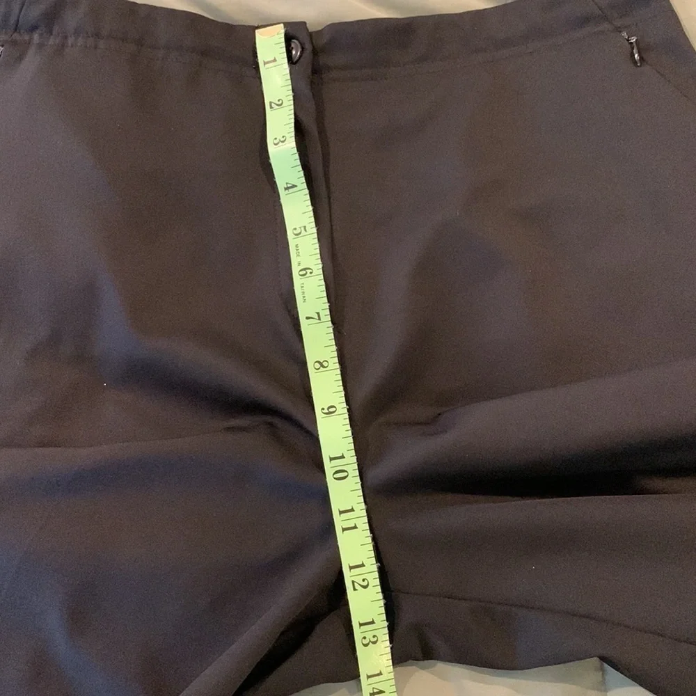 bolle Golf Womens Black Short Zip Front Size 12. Hidden Zip Front Zip Pockets.